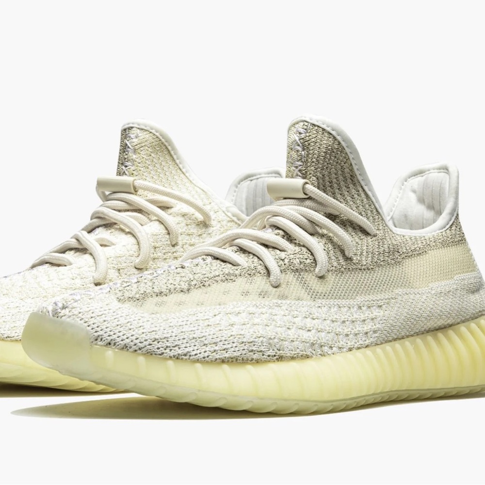 Men’s Yeezy Boost 350 V2 (Men’s 7 Women’s 8.5)